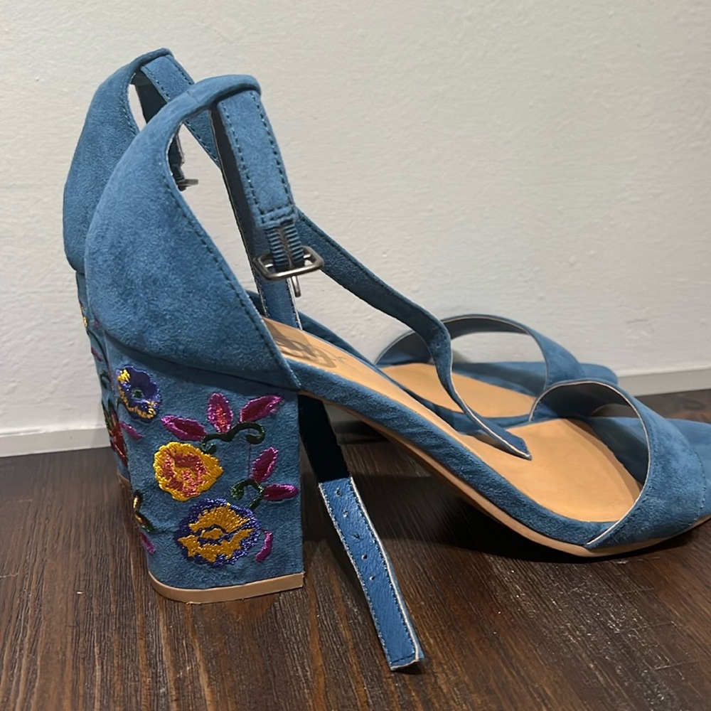 Barely worn blue suede heels with flowers on the block heel!